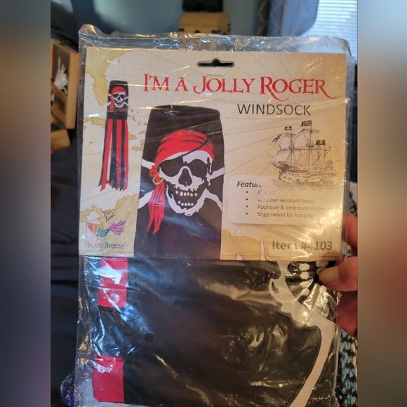 NWT Im a jolly roger windsock featuring a pirate - Picture 4 of 5